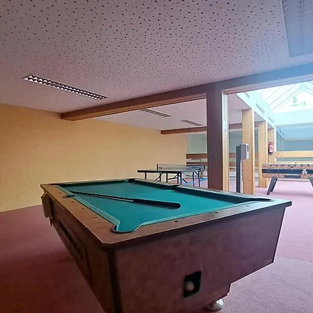 アパート Superior Ferienapartment Latibuehl Am Am Waldrand Mit Balkon, Pool, Tiefgarage Und Abendsonne シュルッフゼー